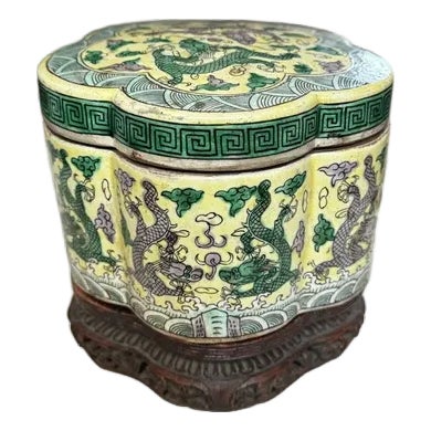 19th Century Porcelain Republic Era Kangxi Style Famille Verde Biscuit Box For Sale