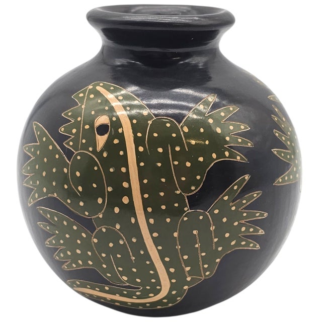 Traditional Nicaraguan Juan Paulino Martinez Handcrafted Pottery Vase With Frog Motif 6" For Sale - Image 3 of 9