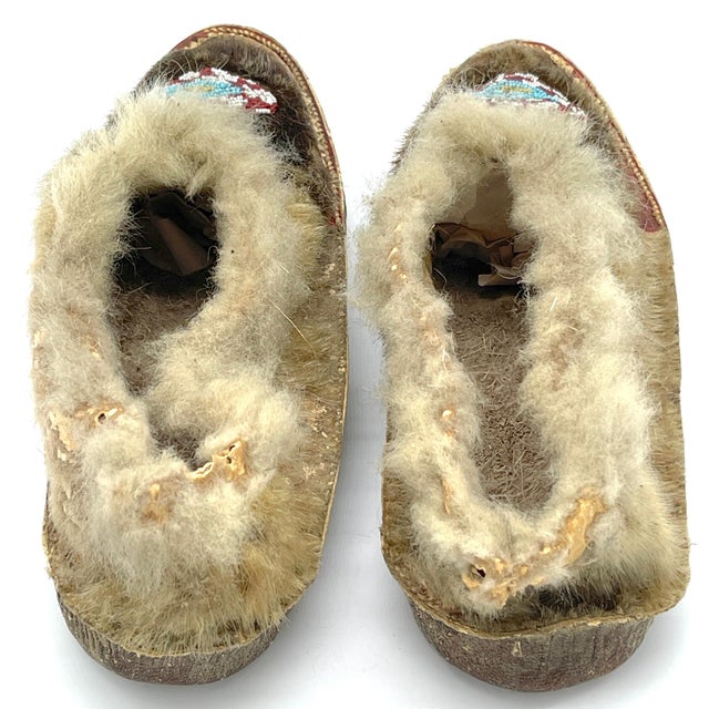Pair of 20th Century Navajo Beaded Moccasins For Sale - Image 17 of 17