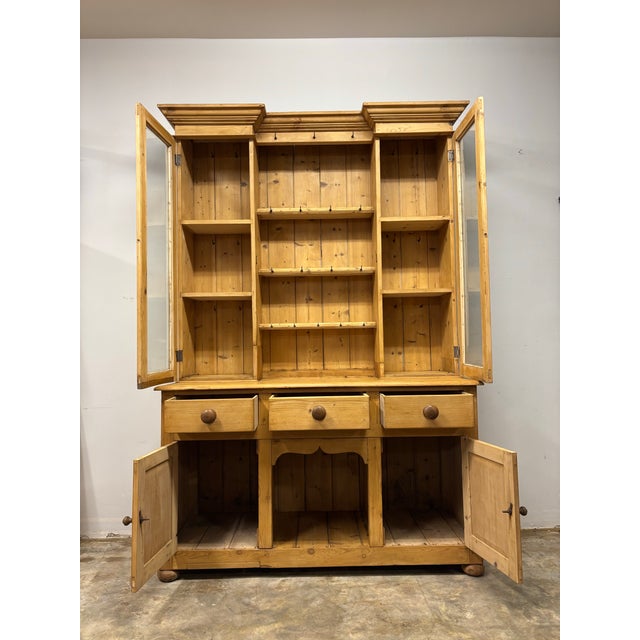 19th Century English Pine Dresser For Sale In Naples, FL - Image 6 of 8