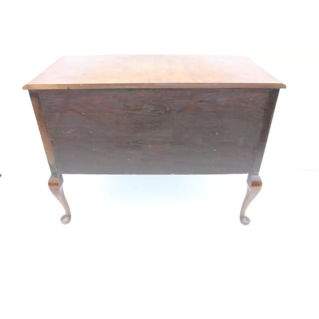Traditional Early 20th Century English Edwardian Walnut Low Boy Desk Vanity With Certificate For Sale - Image 3 of 10