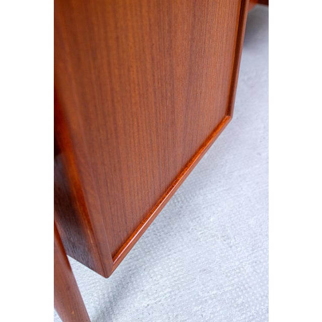 Mid-Century Danish Model 207 Desk in Teak by Arne Vodder for Sibast, 1960s For Sale - Image 9 of 18