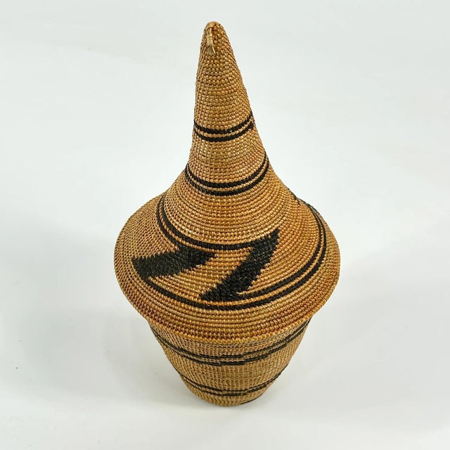 Early 20th Century Tutsi Tight Weave Basket with Lid Rwanda For Sale In Denver - Image 6 of 10