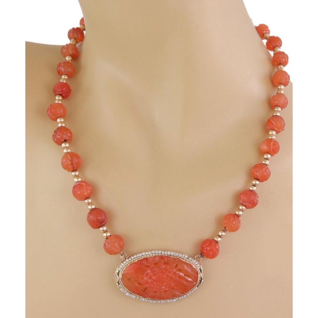 This is a fashionable vintage necklace. It is crafted from 14k yellow gold featuring an oval shape frame with fine seed...