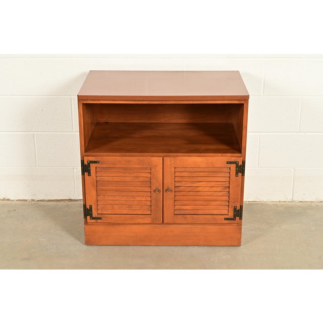A beautiful American Colonial or Chippendale style media cabinet, bar cabinet, or nightstand By Ethan Allen USA, Circa...