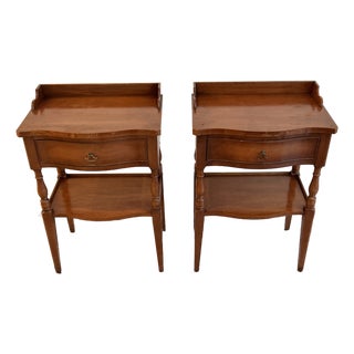 1940s Morganton Furniture Co. Rare Set of 2 Beautiful Bedside Tables For Sale