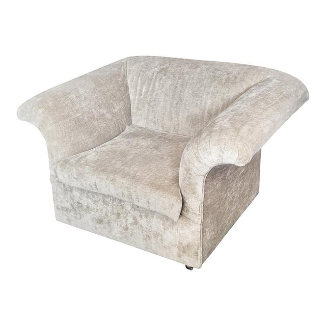 Pair of vitage armchairs, with wooden structure and beige velvet padding. The two armchairs are solid and comfortable....