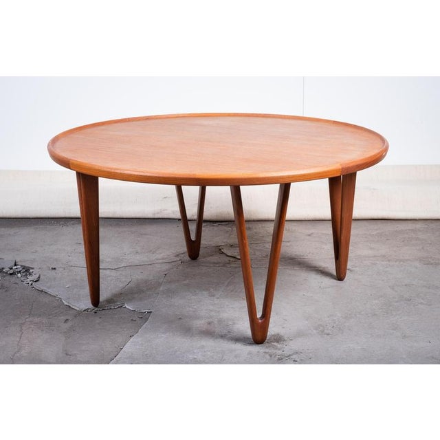 Round coffee table designed by Tove and Edvard Kindt-Larsen in the 1950s. Made of teak with a raised edge and distinctive...