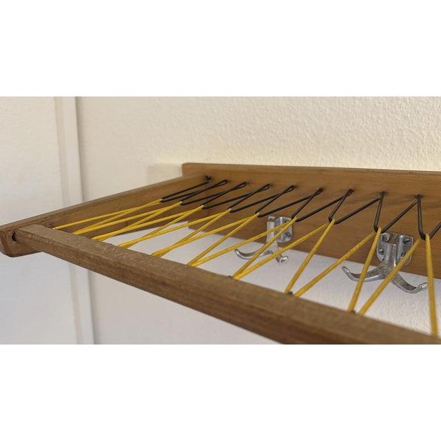 extraordinary combination of tensioned lines and 3 aluminum double hooks