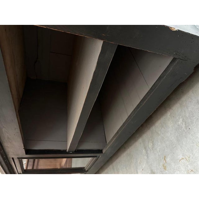 Ilot de magasin recouvert d’une pierre bleue For Sale - Image 11 of 13