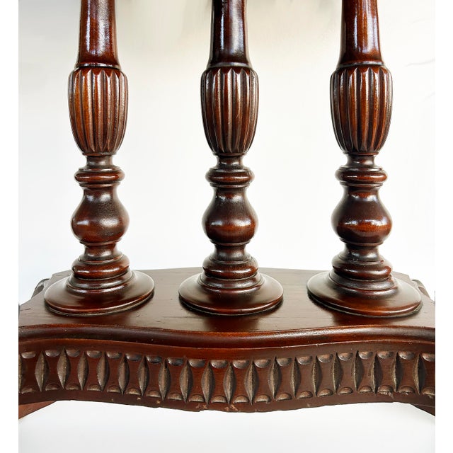 Wood Early 20th Century Mahogany Oval Parlor Table With Matched Veneer Top Supported by Turned Columns For Sale - Image 7 of 11