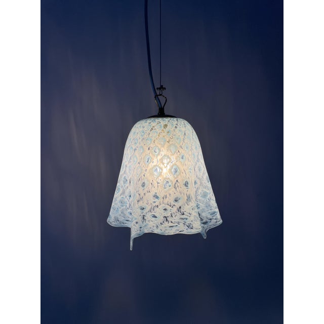 Macrame' handkerchief by la murrina is a stunning vintage chandelier from the 1990s, featuring beautiful murano glass,...