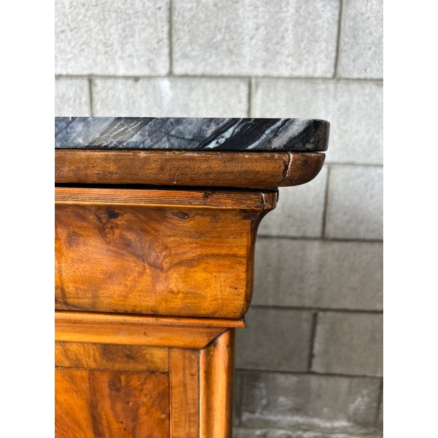 Mid 19th Century Louis Philippe French Walnut Commode / Chest of Drawers With Silver Wave Marble Top For Sale - Image 5 of 14