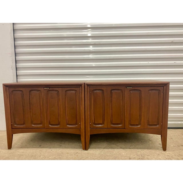 1960s Broyhill Emphasis Style Mid Century 2-Door Nightstands, A Pair For Sale - Image 12 of 12