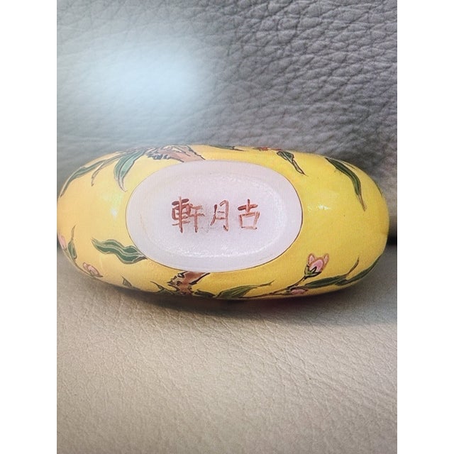 Chinese Qing Dynasty Art: Yellow Peach Blossom Chinese Qianlong Mark Snuff Bottle For Sale - Image 3 of 8