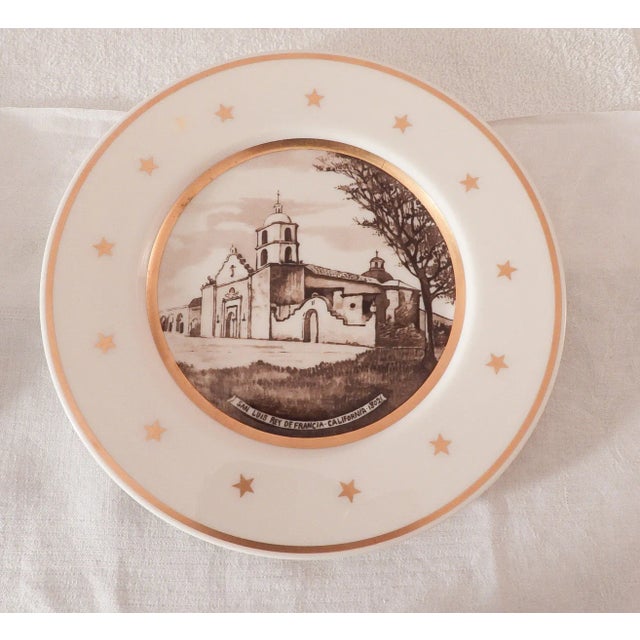 Ceramic 1950s Lenox Historical Sites Dinner Plates, Artist Minga Pope Patchin Ma, Ny, Ca & Ms- Set of 4 For Sale - Image 7 of 10