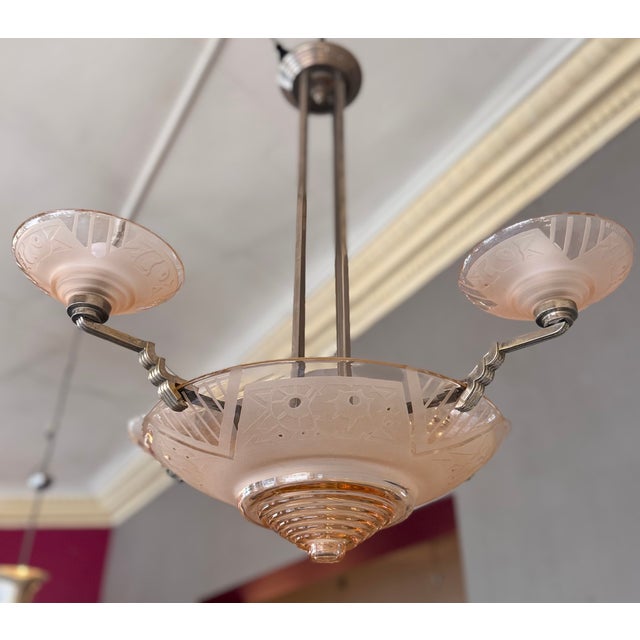Art Deco Chandelier in Salmon-Colored Sandblasted and Polished Clear Glass from Muller Frères For Sale - Image 18 of 18