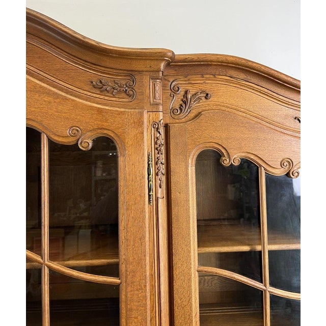 Brown Vintage French Louis XIV Style Oak Display Cabinet For Sale - Image 8 of 13