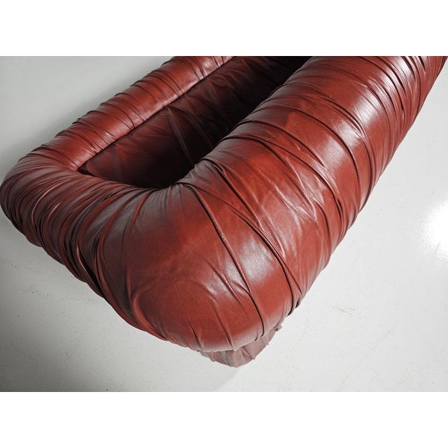 Vintage Piumino Sofa in Dark Cognac Leather attributed to De Pas, Durbino and Lomazzi for Dalloca, 1970s For Sale - Image 6 of 10