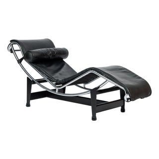 Cassina Lc4 Black Leather Chaise Lounge Chair by Le Corbusier 1994 For Sale