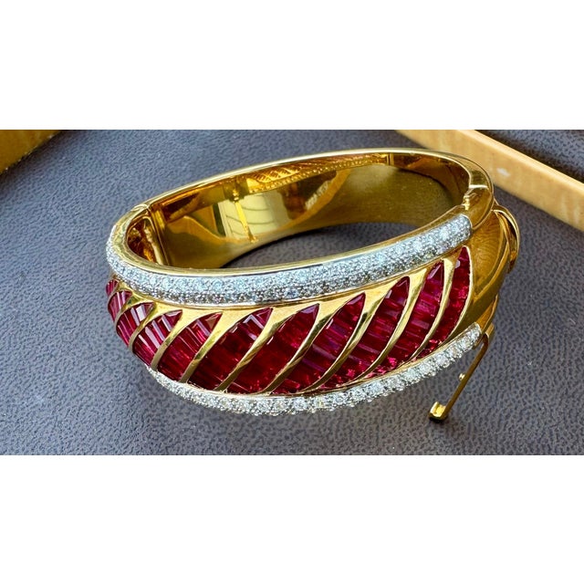 1960 Vintage 16 Ct Burma Ruby & 6 Ct Diamonds 18 Kt Yellow Gold 109 Grams Bangle For Sale - Image 17 of 18