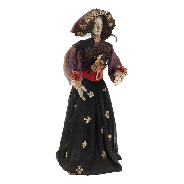 Antique Female Figurine in Wood For Sale