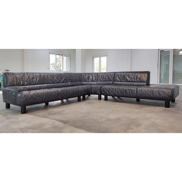 In this listing you will find a gorgeous Sectional Leather Sofa, model DS-18, designed and manufactured by De Sede...
