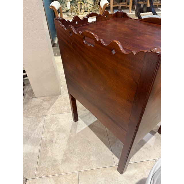 Traditional Early 19th Century Georgian Mahogany Bedside Cabinet For Sale - Image 3 of 7