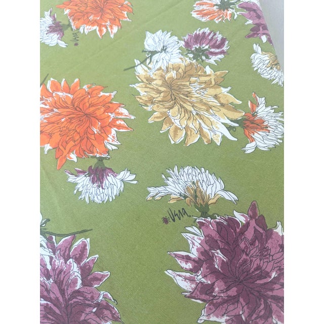 Traditional 1970s Vintage Vera Neumann Chrysanthemum Round Tablecloth For Sale - Image 3 of 8