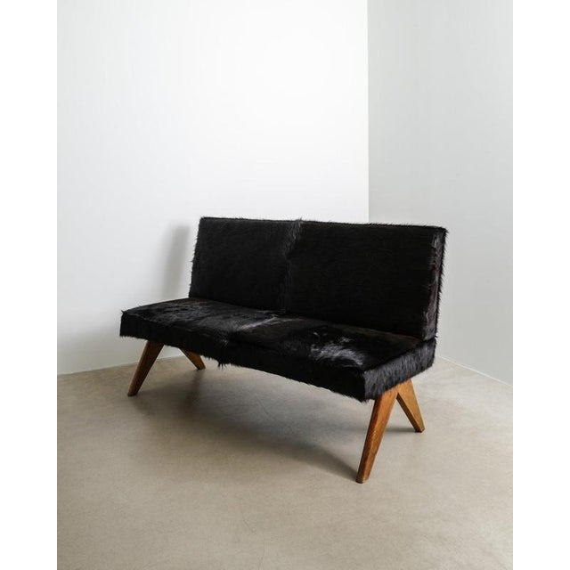 Mid-Century French Wooden & Brown Pony Hair Public Bench Sofa from Pierre Jeanneret, Chandigarh, India, 1950s For Sale - Image 4 of 7