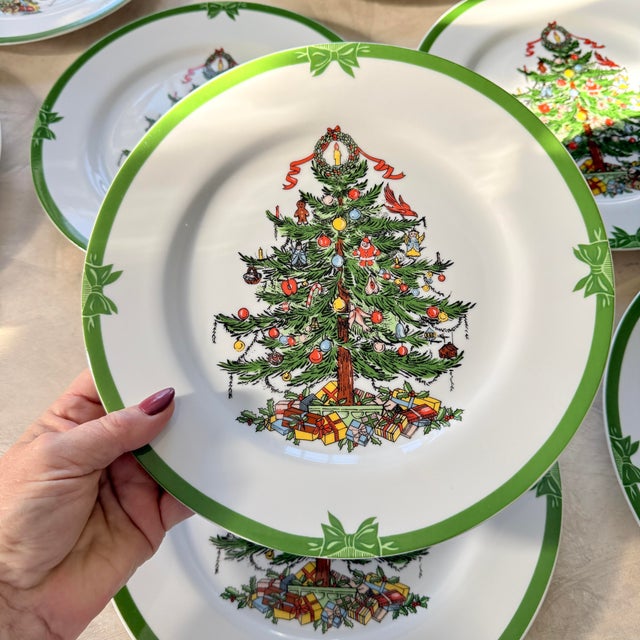 Georges Briard Yule Tide 10.25” Dinner Plates Vintage Christmas Tree Plates -Set of 8 For Sale - Image 4 of 12