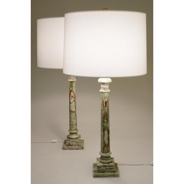 Hollywood Regency XL Pair Neo Classic Hollywood Regency Modern Green & Rust Onyx Marble Tuscan Style Column Table Lamps 1960's Italy For Sale - Image 3 of 14
