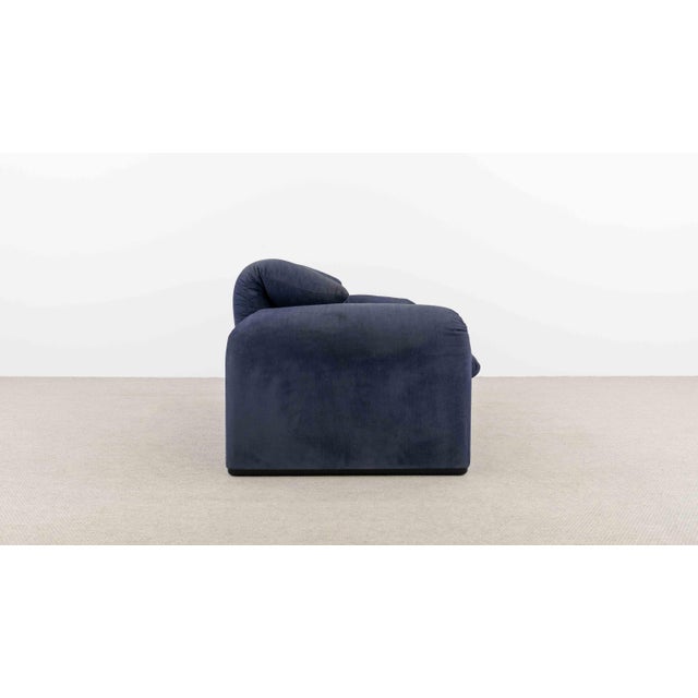 Textile Maralunga 2-Seater Sofa by Vico Magistretti for Cassina, 2000s For Sale - Image 7 of 18