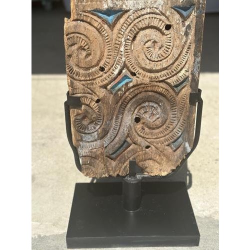 Indonesian Construction Element in Carved Wood Mounted on a Base with Geometric and Figurative Rooster Motifs For Sale - Image 15 of 18