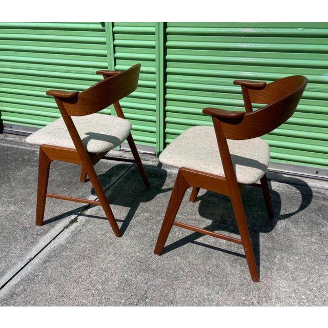 Kai Kristiansen for Korup Stolefabrik, Denmark, Model 32 Teak Chairs, a Pair