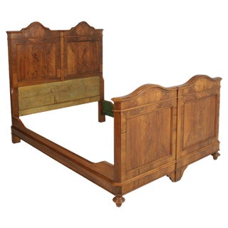 19th Century Neoclassical Solid Blond Walnut and Walnut Veneer Double Bed from Bassano Manufactures For Sale