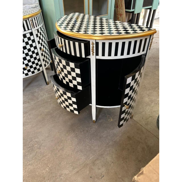 French Vintage Louis XV Checkered Half Moon Side Table - Black, White & Gold For Sale - Image 3 of 4