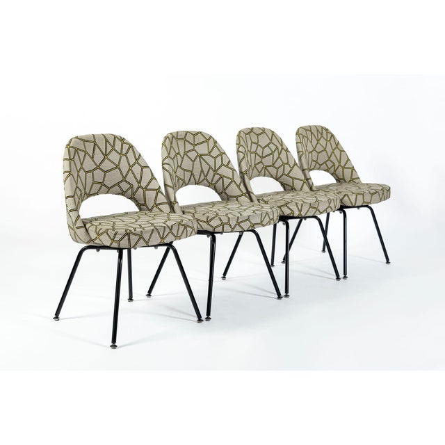 Knoll Set of 4 Eero Saarinen Executive Side Chairs for Knoll Mid Century Modern Black Metal For Sale - Image 4 of 12