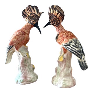 1960s Pair of Mottahedeh Italian Ceramic Hoopoe Birds – Meissen-Inspired Hand-Painted Sculptures For Sale