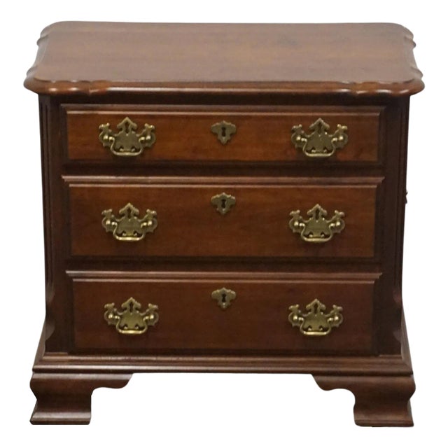 Pennsylvania House Solid Cherry Traditional Style 24" Accent Chairside Chest End Table / Nightstand For Sale
