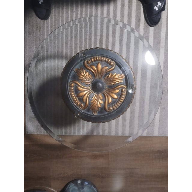 Mid 20th Century Hollywood Regency Glass Top Pedestal Side Table With Gilt Neoclassical Base For Sale - Image 5 of 9