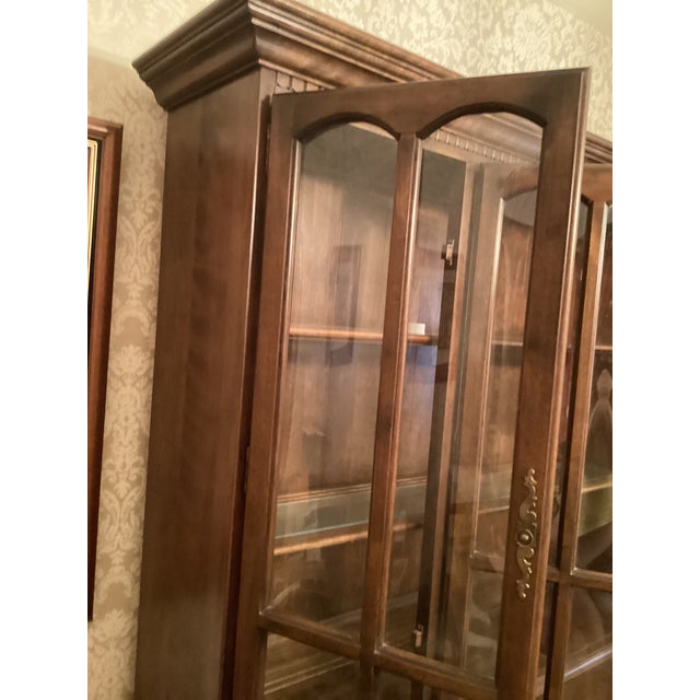 1970s Vintage 1970’s Ethan Allen Lighted Maple China Cabinet/Hutch With Adjustable Glass Shelves For Sale - Image 5 of 11