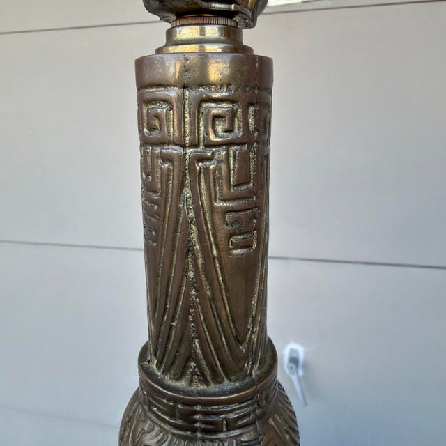 Chinoiserie Mid 20th Century Chinese Archaistic Cast Brass Dragon Table Lamp - Attributed to James Mont For Sale - Image 3 of 18