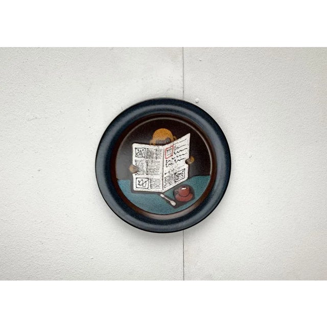 Vintage German Ceramic Wall Plate with Ape and Newspaper Motif from Keramik Manufaktur Kupfermühle, 1970s For Sale - Image 12 of 12