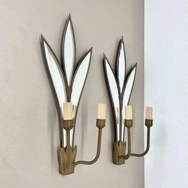 Article: xxl Bronze wall light, set of 2 Producer: Origin France Age: 1970s This modernist wall light set was produced in...