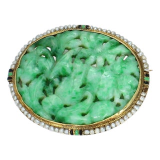 Mid 20th Century 14k Gold Brooch With Green Jade and Pearl Border For Sale