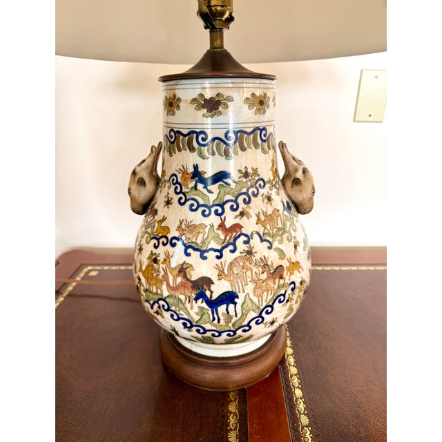 1970s 1970s Chinoiserie Style Hand-Painted Porcelain Table Lamp With Animal Motif For Sale - Image 5 of 7