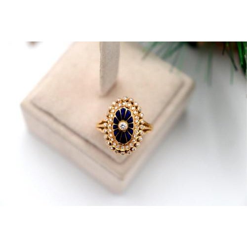 Gold Ring with Diamonds in Brilliant Cut For Sale - Image 3 of 8