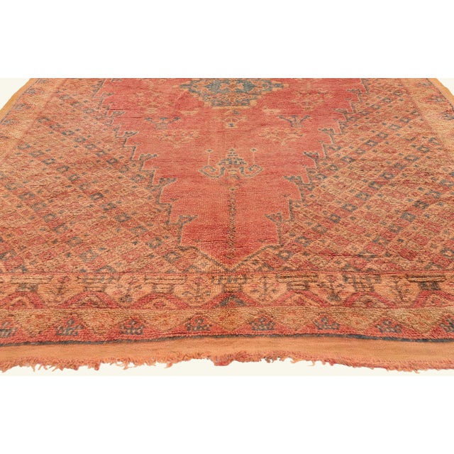 Berber Tribes of Morocco Vintage Taznakht Moroccan Rug, 05'04 X 09'08 For Sale - Image 4 of 10