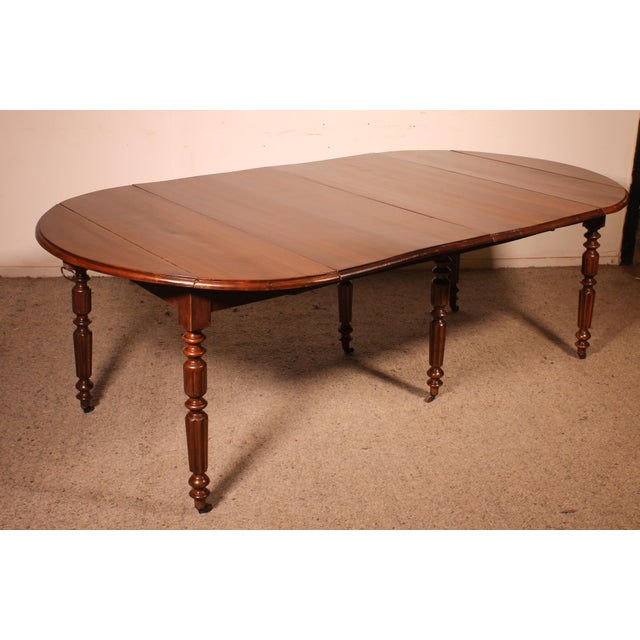 Early 19th Century Extendable Dining Table in Walnut For Sale - Image 10 of 10